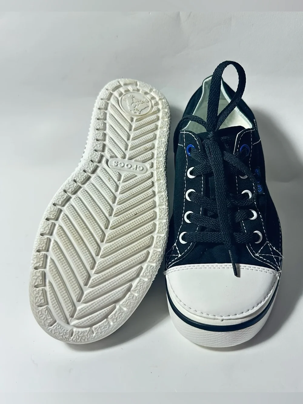 Crocs Hover Sneakers Black Canvas White Toecap Outsole J5 2013 Release 14797